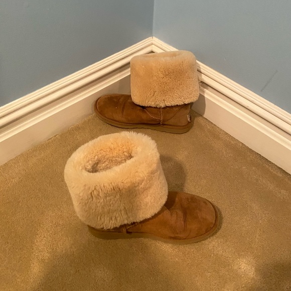 UGG Classic brown y’all size 9 winter boots - Picture 2 of 6